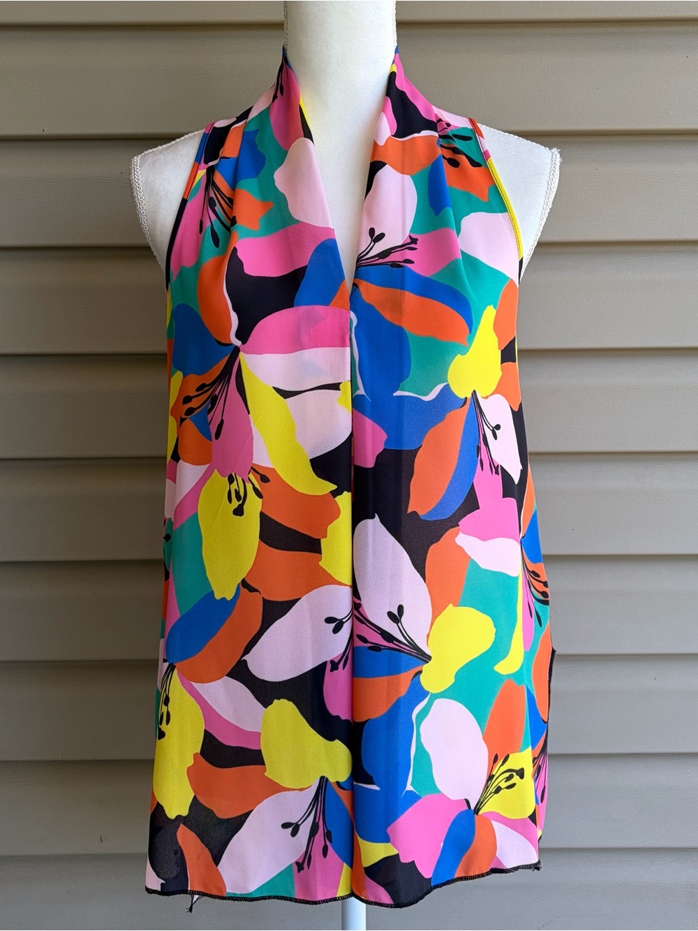 •Spense• Colorful Abstract Floral Sleeveless V-Neck Blouse - Size Small